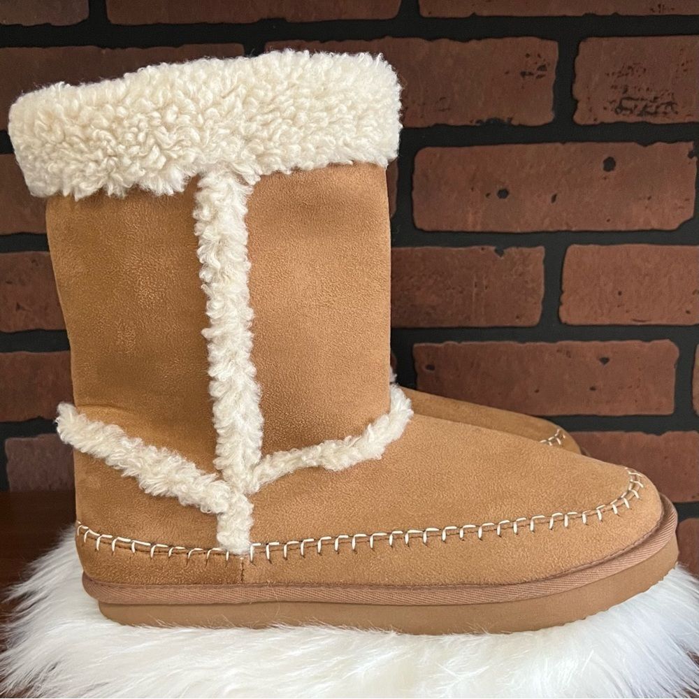 SOLD~American Eagle Mid Calf Faux Fur Boots Womens Sz 11 Tan Beige Cozy Comfy - Picture 4 of 7